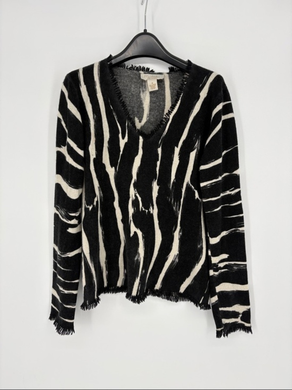 👾 Mainbocher cashmere Zebra-Print V-Neck Sweater in Black and Cream